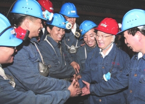 温家宝：巩固和发展企稳向好的经济形势