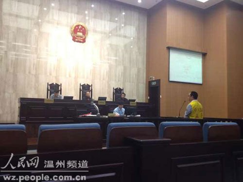庭审现场项锐/摄